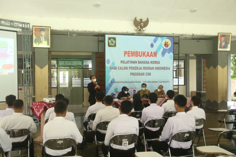 Pembukaan Pelatihan Bahasa Korea bagi CPMI G to G Korea di SMK N 2 Pengasih Kerjasama Bina Insani MTC dan DISNAKERTRANS Kulon Progo