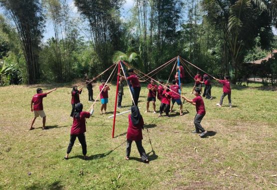 Outing Class Siswa Bina Insani Jogja dan Magelang di Jaka Garong
